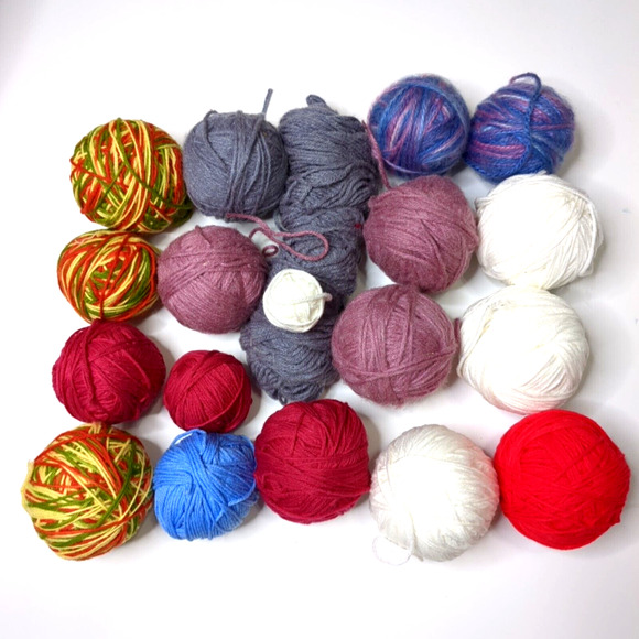 Yarn Lot 3 lb 3.7 oz 19 Random Balls Skeins Blue Pink Purple etc - Knit/Crochet - Picture 1 of 5